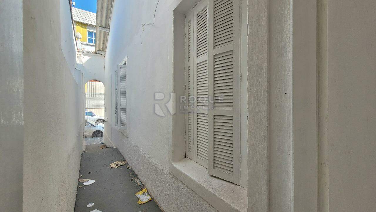 Casa Comercial para aluguel no bairro Centro: Corredor lateral