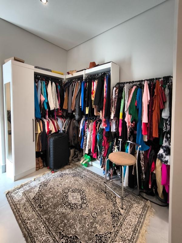 Casa em condomínio à venda no bairro Residenciais Fazenda Itapema: CLOSET SUÍTE MASTER