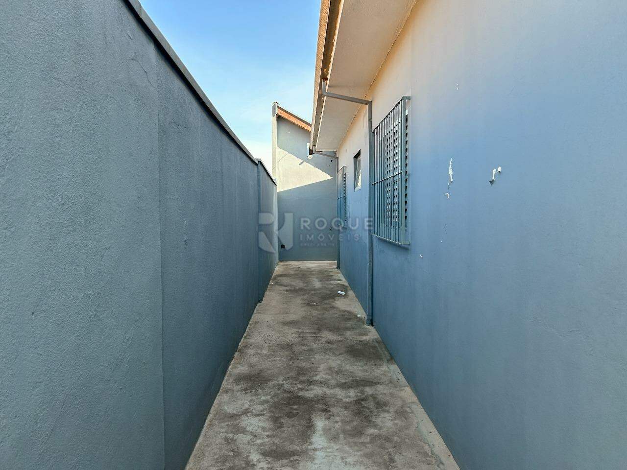 Casa Residencial para aluguel no bairro Jardim São Simão: Corredor de acesso 
