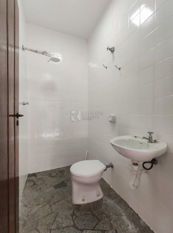 Casa em condomínio para aluguel no bairro Parque São Bento: WC fundo 