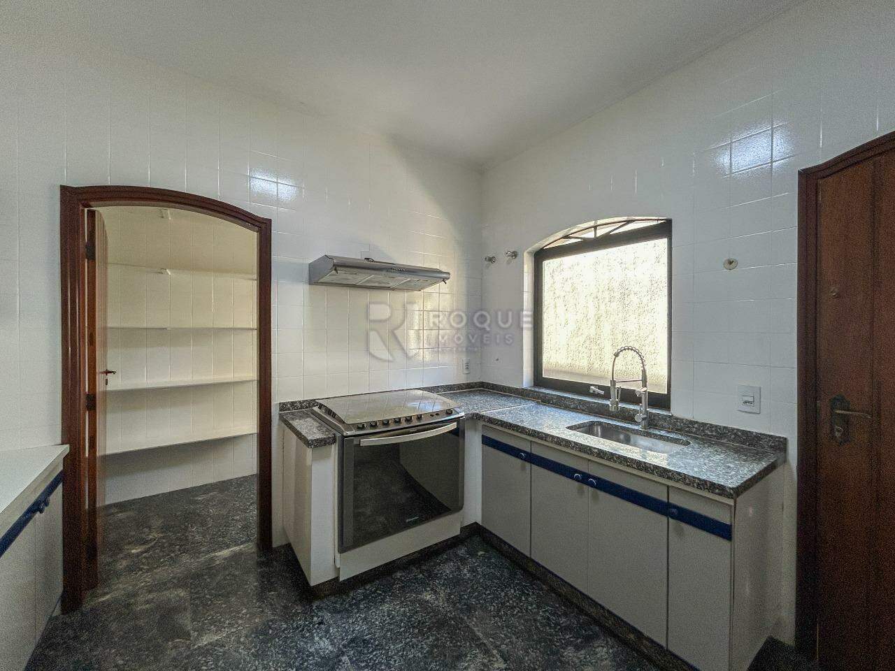 Casa em condomínio para aluguel no bairro Parque São Bento: Cozinha 