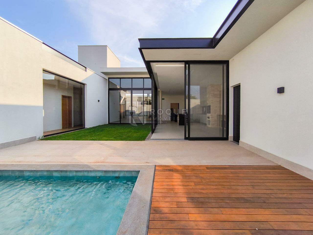 Casa em condomínio à venda no bairro Residencial Ilha de Bali: ÁREA EXTERNA