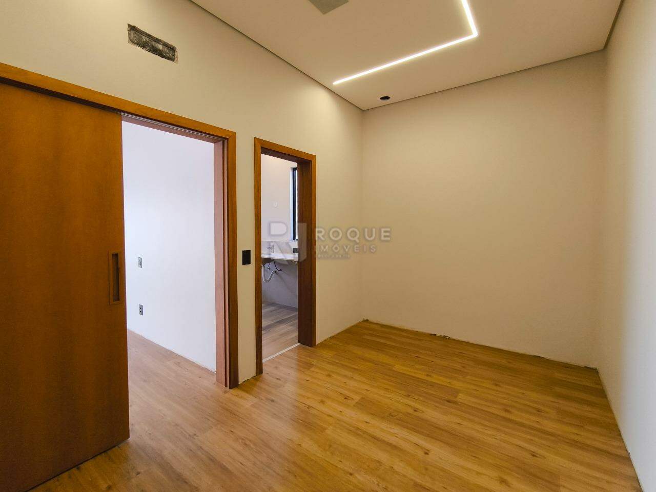 Casa em condomínio à venda no bairro Residencial Ilha de Bali: CLOSET SUÍTE MASTER