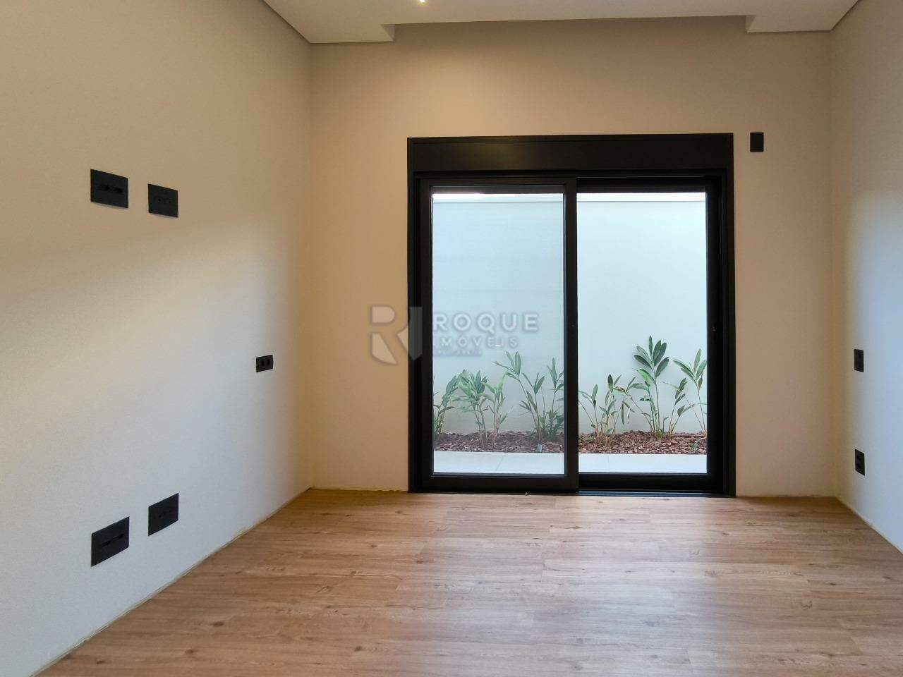 Casa em condomínio à venda no bairro Residencial Ilha de Bali: SUÍTE 1