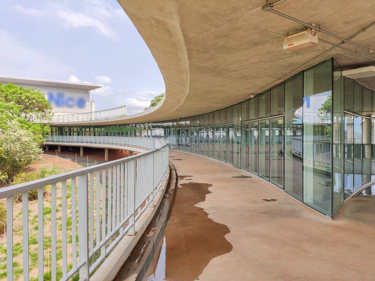 Barracão/Galpão para aluguel no bairro Jardim Nova Limeira: Corredor lateral