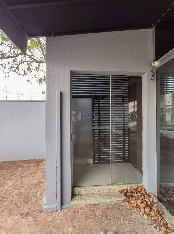 Salão para aluguel no bairro Jardim Santa Cecília: Acesso segundo andar 