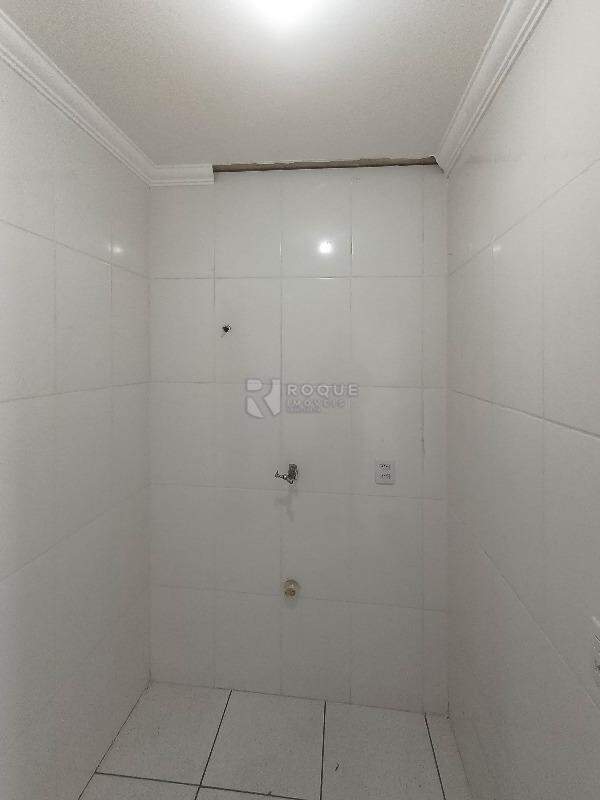 Salão para aluguel no bairro Jardim Residencial Santa Amália: Área de serviço
