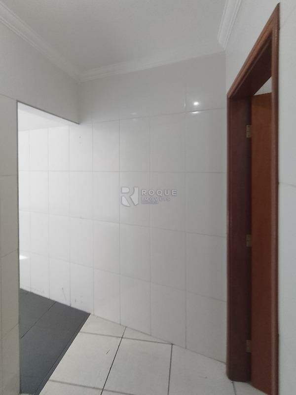 Salão para aluguel no bairro Jardim Residencial Santa Amália: Hall Área de serviço