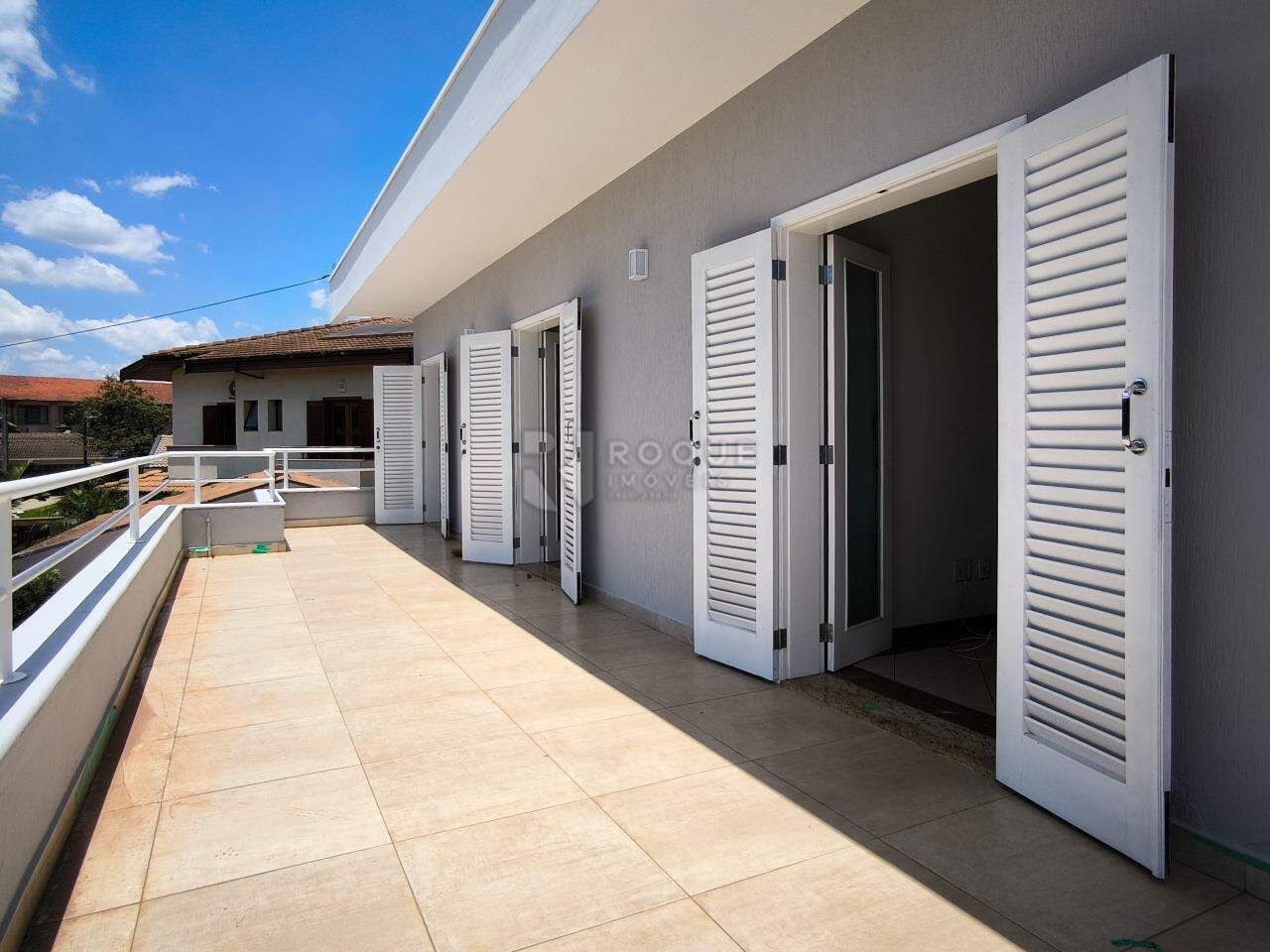 Casa em condomínio à venda no bairro Villa San Marino: VARANDA