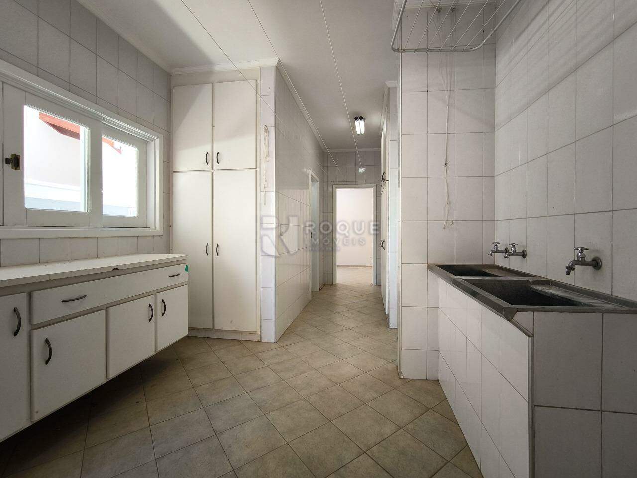 Casa em condomínio à venda no bairro Villa San Marino: ÁREA DE SERVIÇO