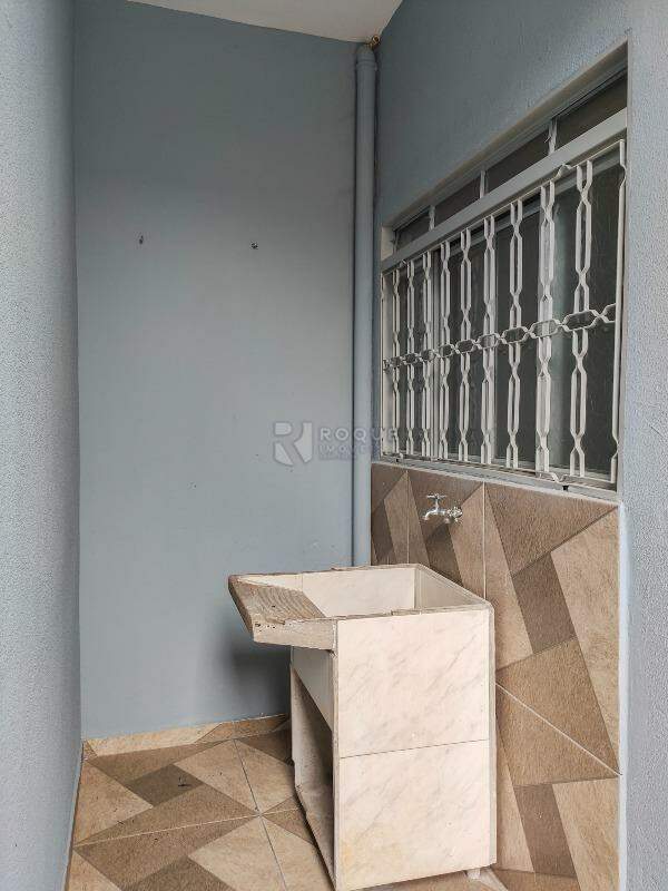 Casa Residencial para aluguel no bairro Jardim Lagoa Nova: Área de serviço 