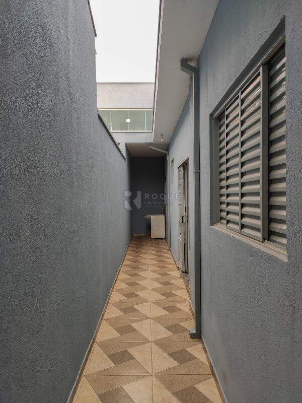 Casa Residencial para aluguel no bairro Jardim Lagoa Nova: Corredor 