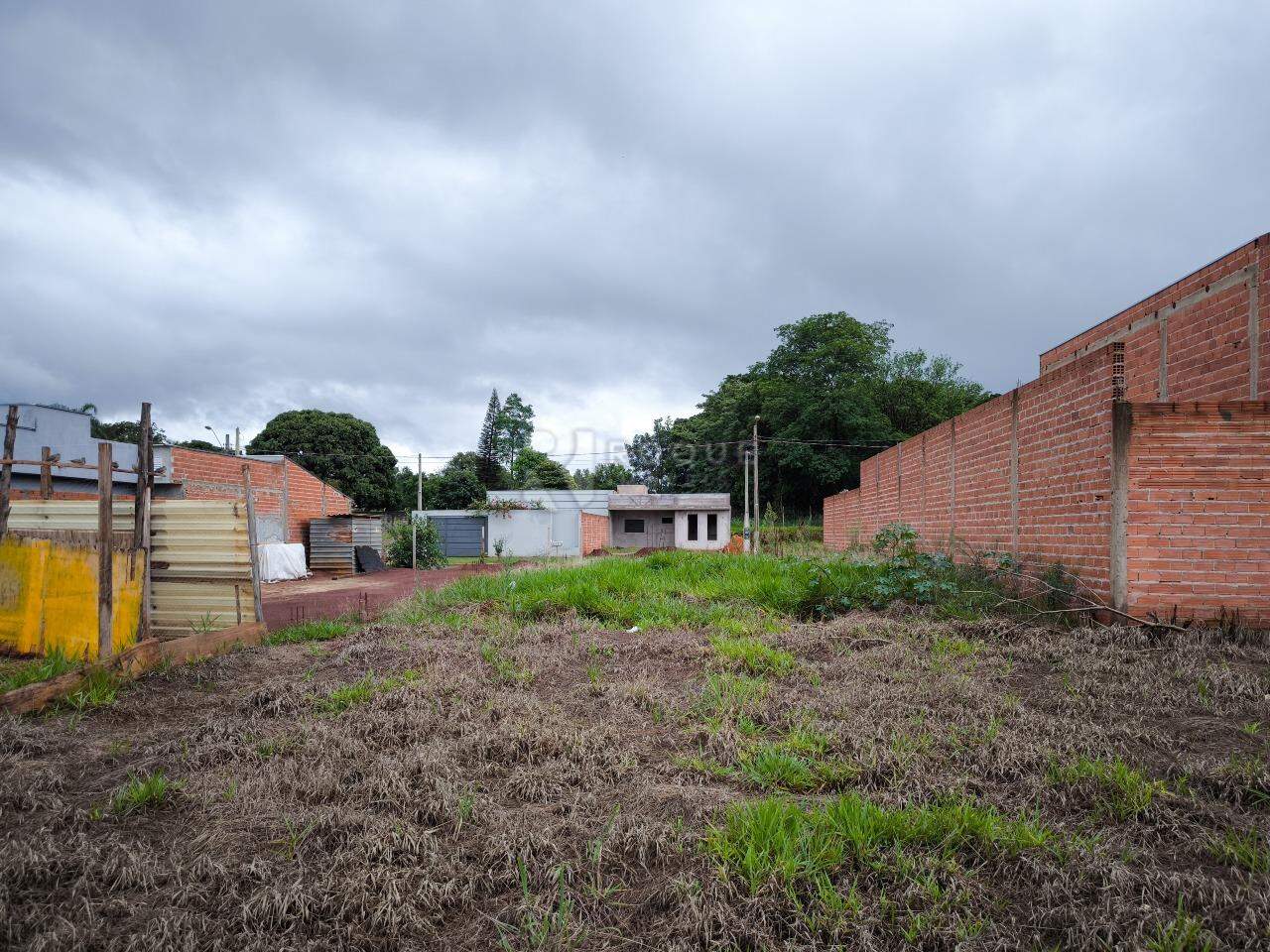 Terreno à venda no bairro Residencial Portal das Torres: 
