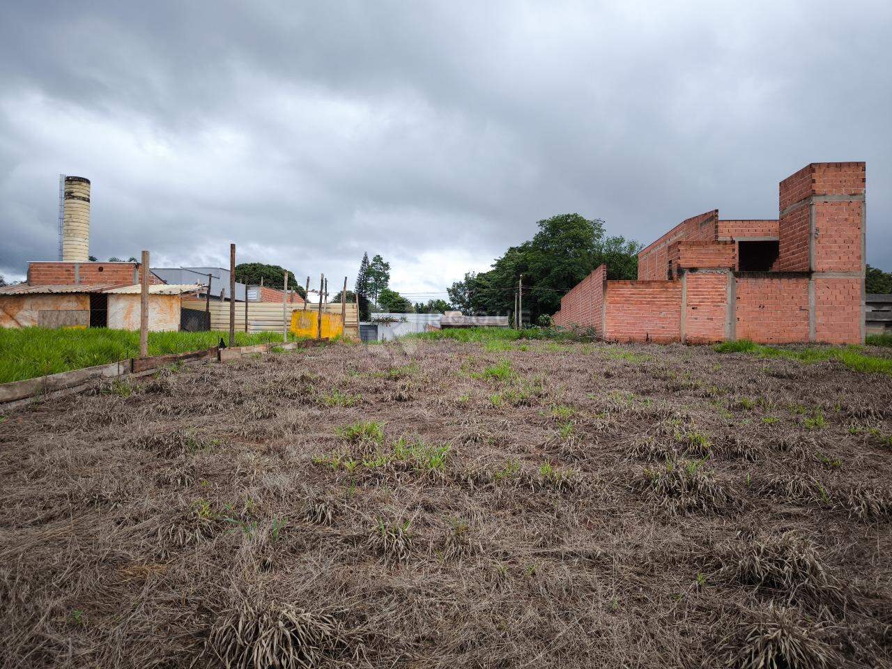 Terreno à venda no bairro Residencial Portal das Torres: 