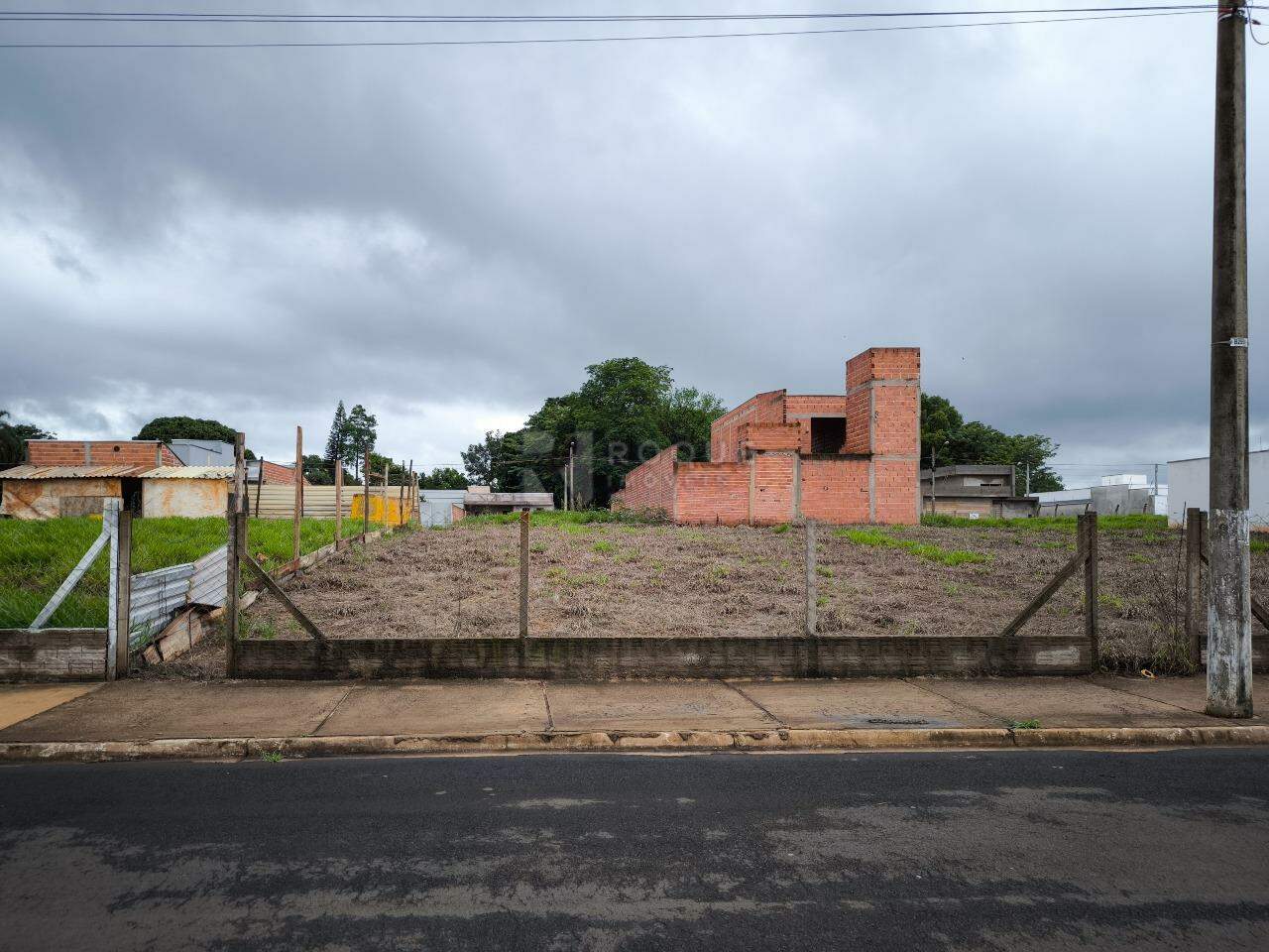 Terreno à venda no bairro Residencial Portal das Torres: FRENTE