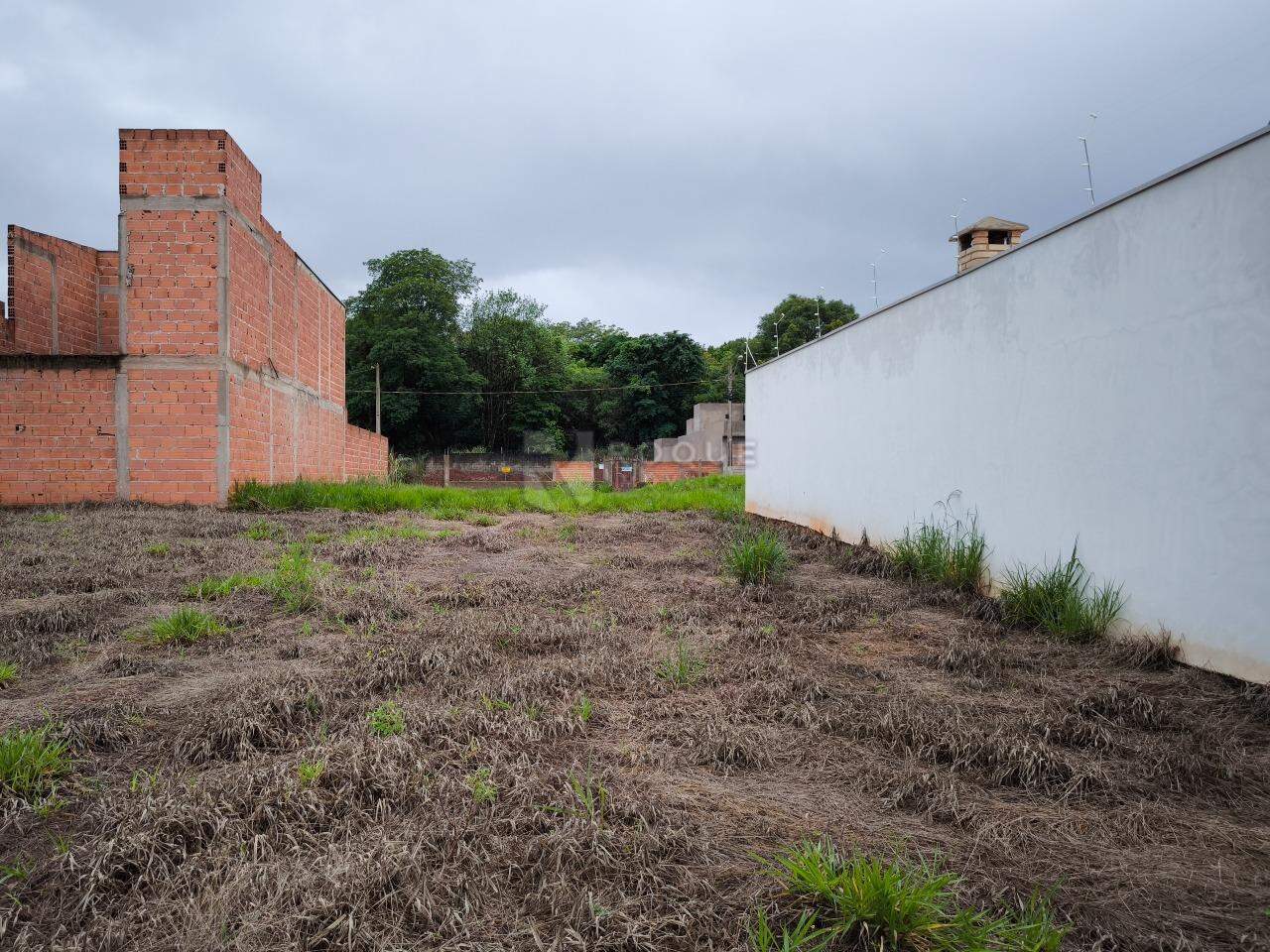 Terreno à venda no bairro Residencial Portal das Torres: 