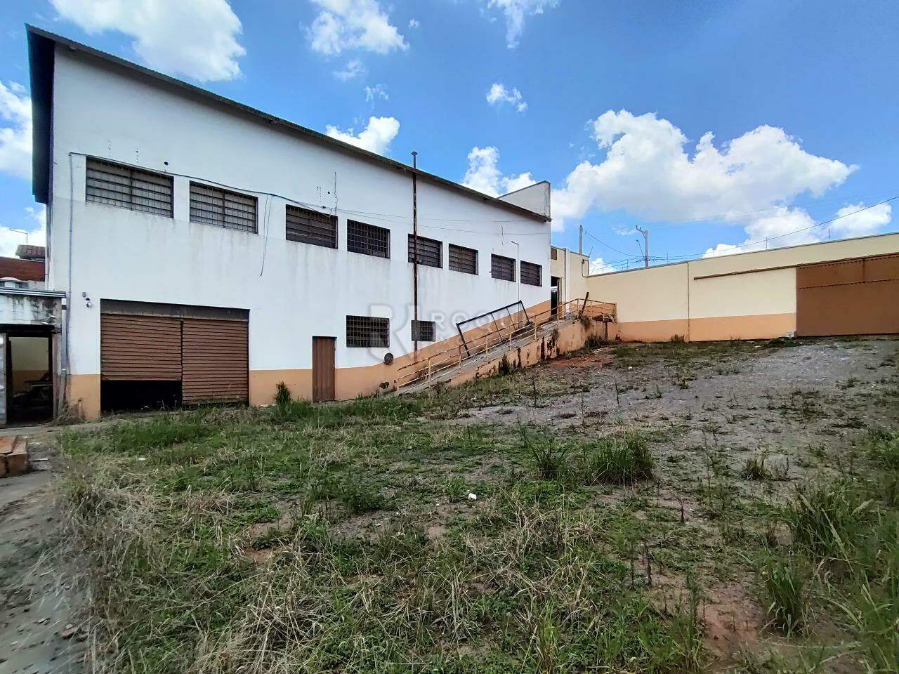 Salão para aluguel no bairro Jardim Nova Europa: Estacionamento fundos