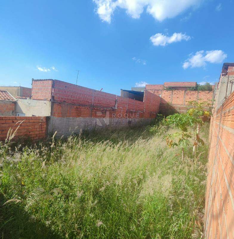 Terreno à venda no bairro Jardim dos Jequitibás: 