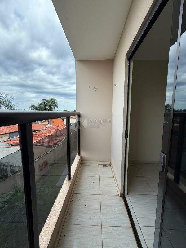 Apartamento para aluguel no bairro Vila Claudia: Sacada