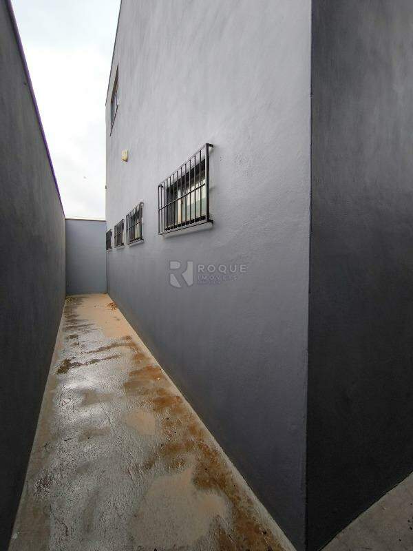 Barracão/Galpão à venda no bairro CENTRO: FUNDOS