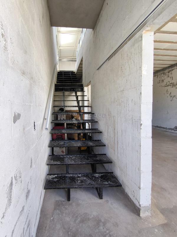 Barracão/Galpão à venda no bairro Jardim Marajoara: ACESSO PISO SUPERIOR / GALPÃO