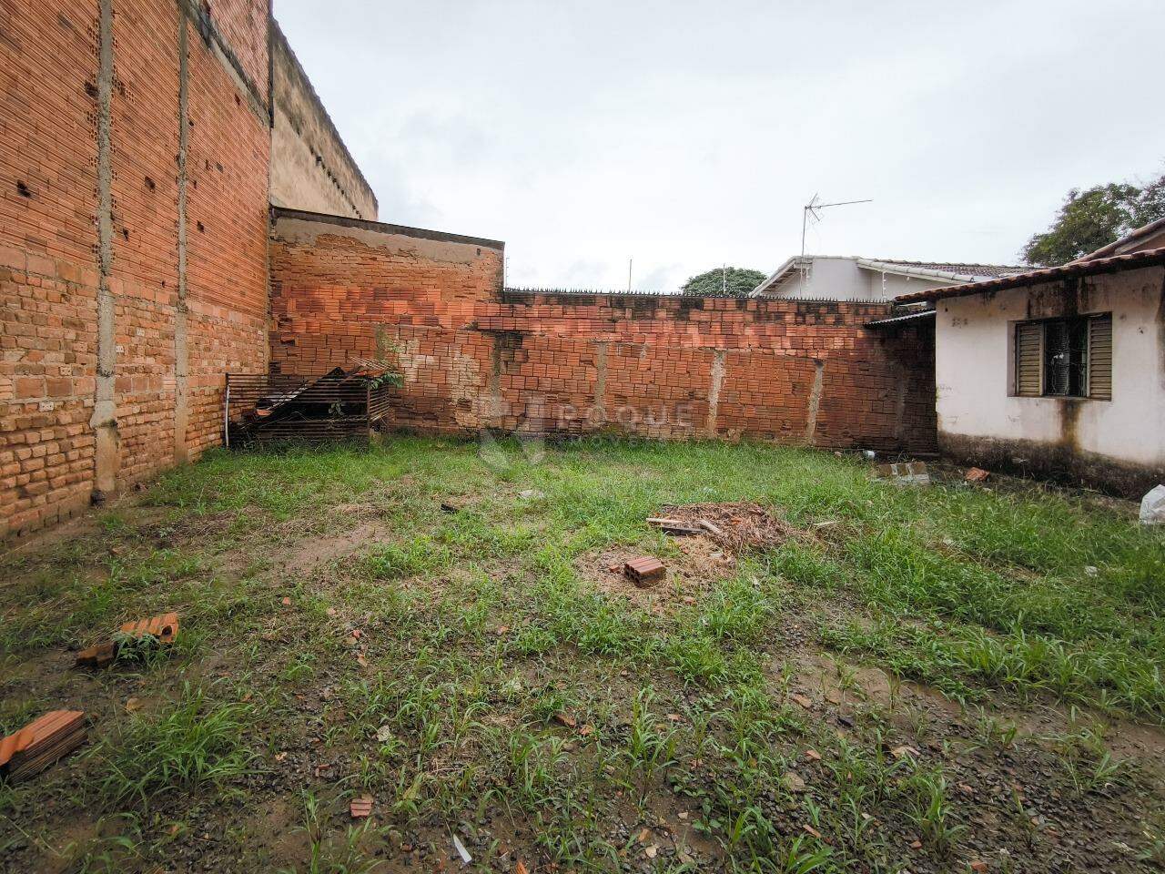 Casa Residencial à venda no bairro Vila Castelar: QUINTAL