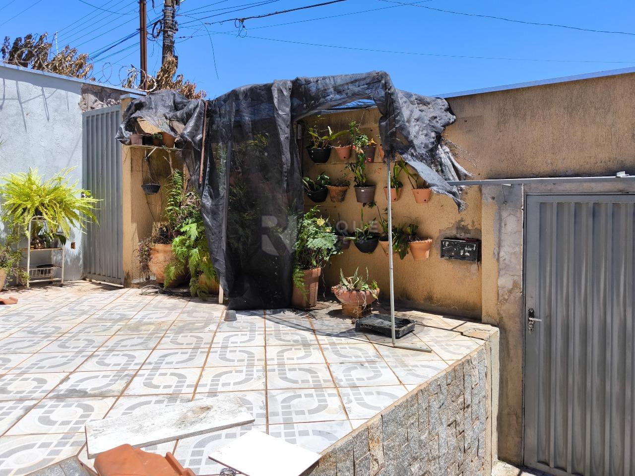 Casa Residencial à venda no bairro Parque Hippolyto: JARDIM