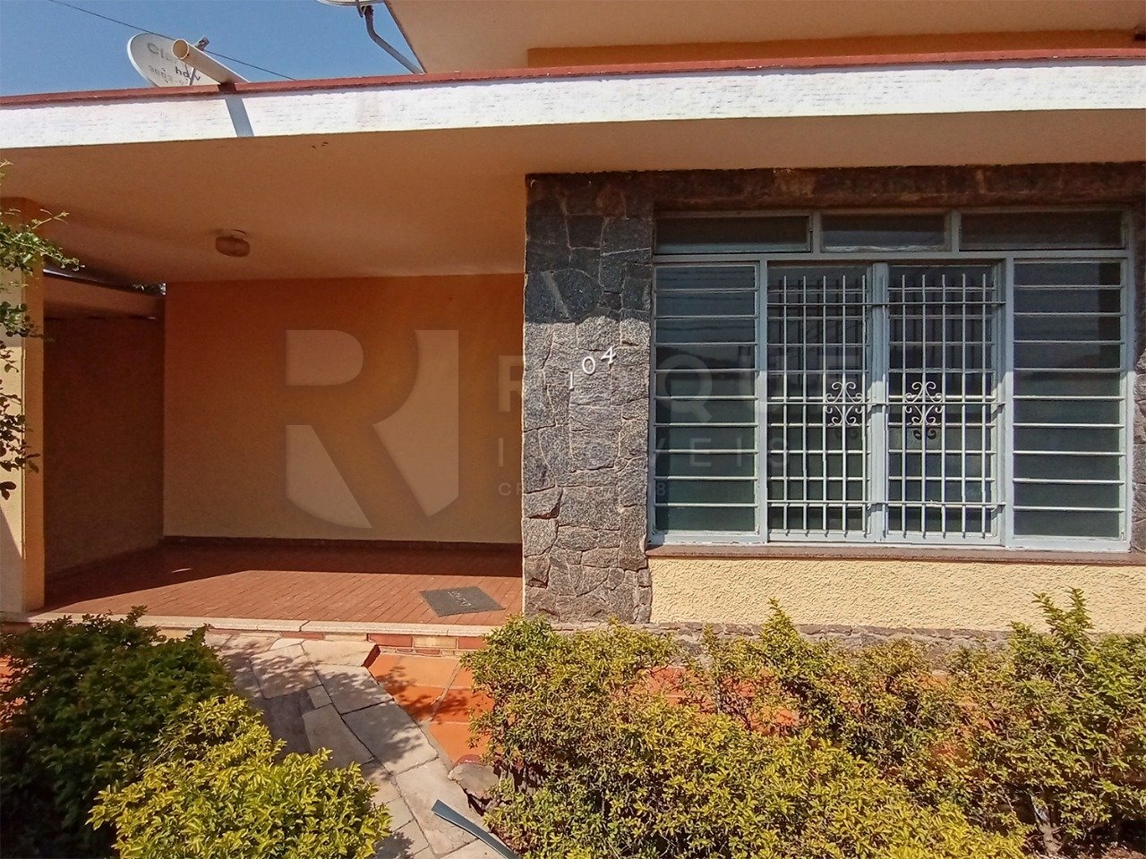 Casa Residencial à venda no bairro Vila Cristovam: Frente 