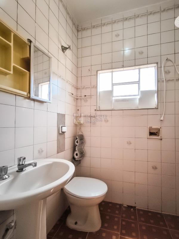 Casa Residencial à venda no bairro Jardim Olga Veroni: BANHEIRO SOCIAL EDÍCULA