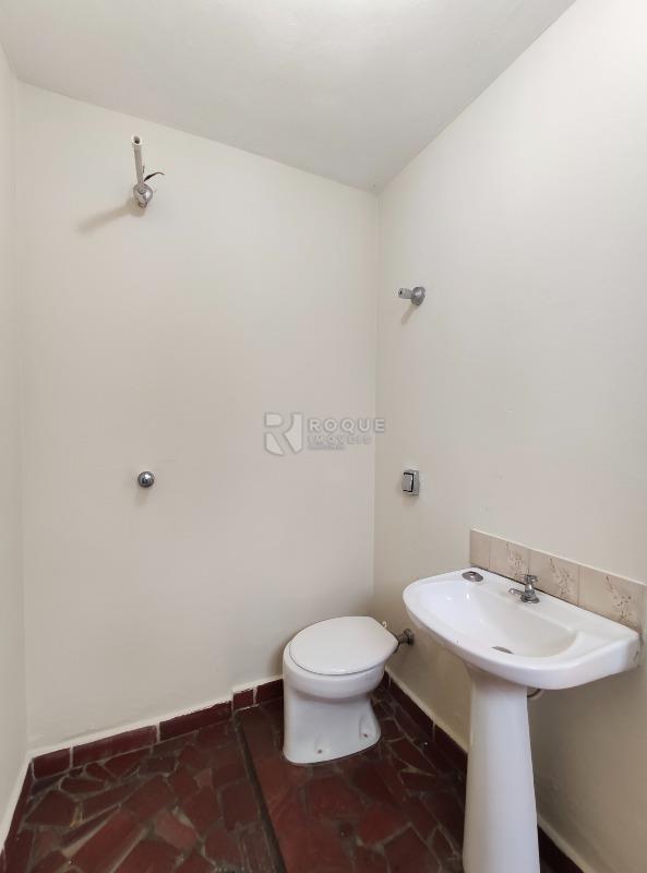 Casa Comercial à venda no bairro Centro: WC externo 