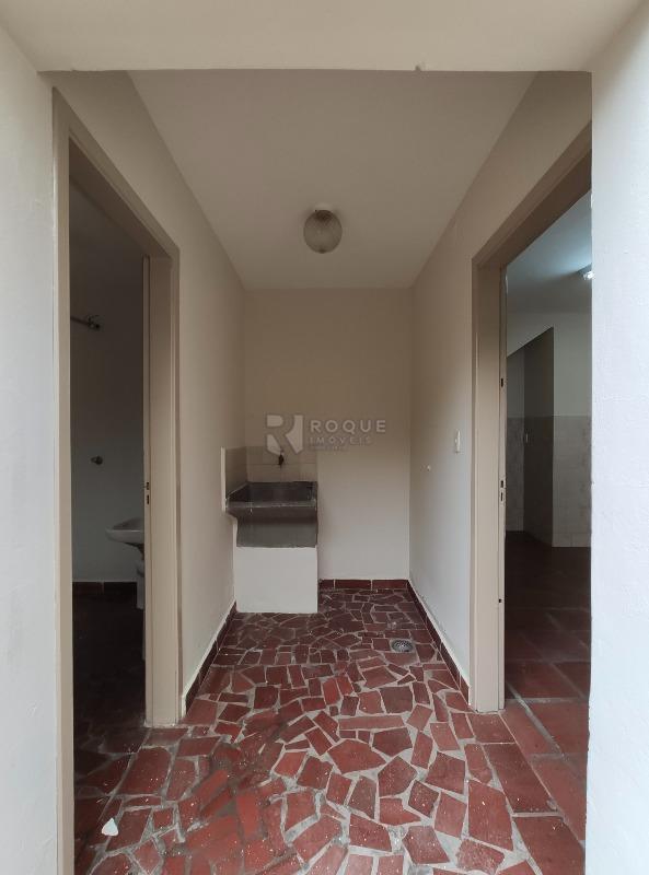 Casa Comercial à venda no bairro Centro: Área de serviço 