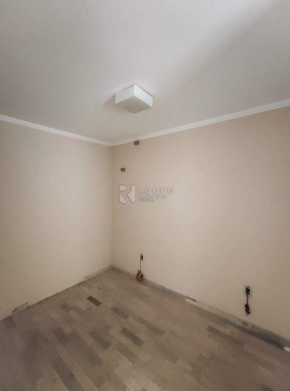 Casa Residencial para aluguel no bairro Vila Claudia: Closet suíte 1