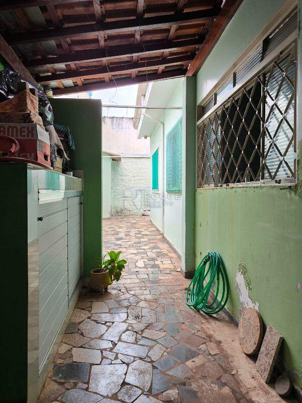 Casa Residencial à venda no bairro Jardim da Graminha: ÁREA DE SERVIÇO