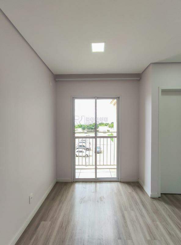 Apartamento para aluguel no bairro Vila Camargo: Sala 