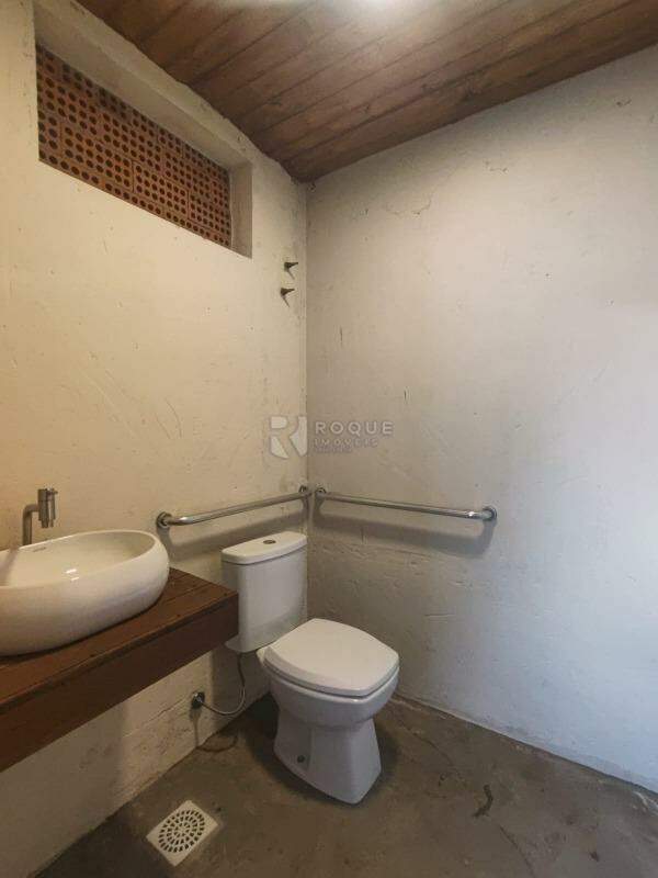 Salão para aluguel no bairro Jardim Santa Cecília: WC
