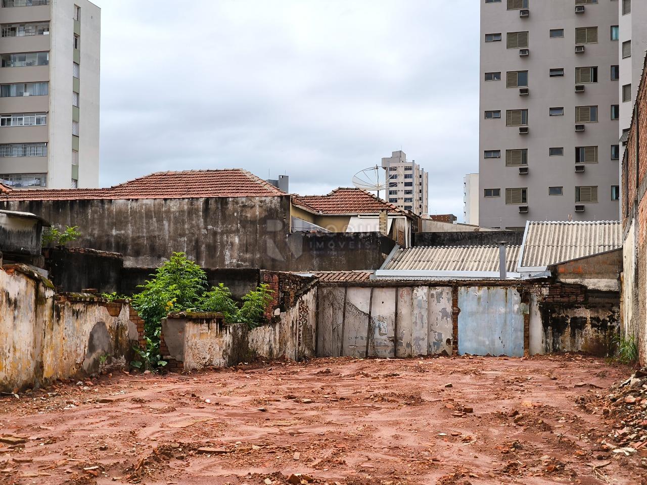Terreno à venda no bairro Centro: 