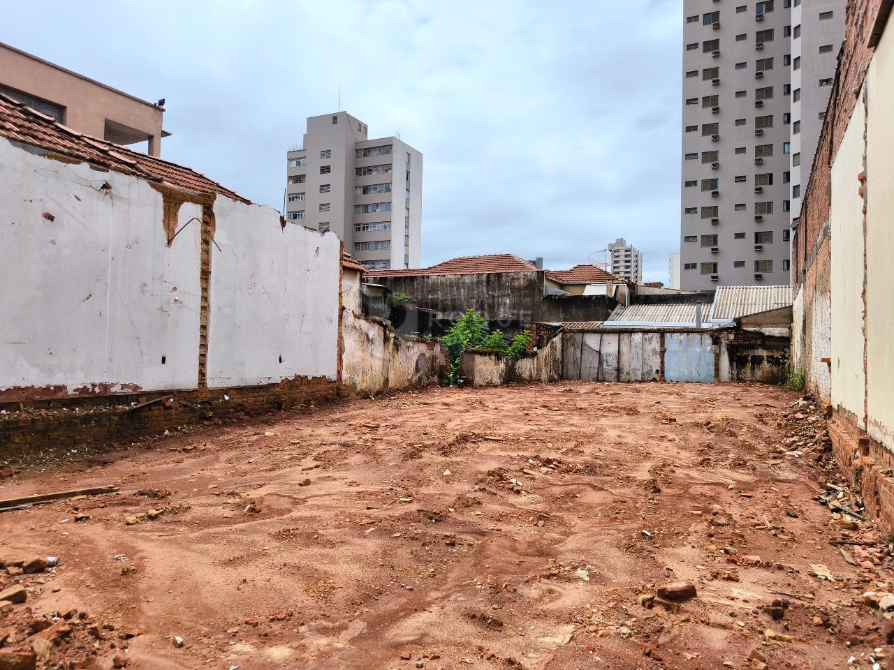 Terreno à venda no bairro Centro: 