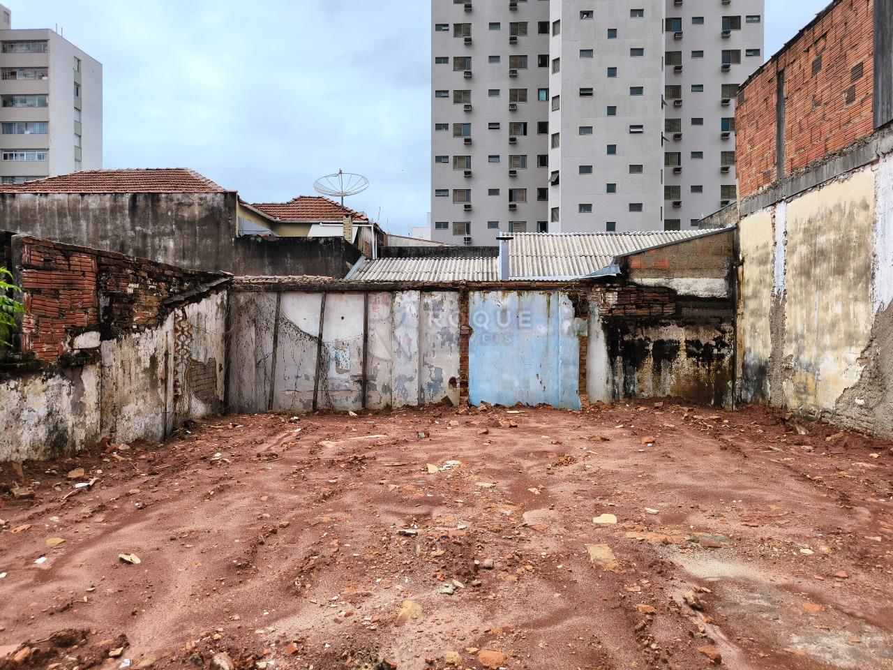 Terreno à venda no bairro Centro: 