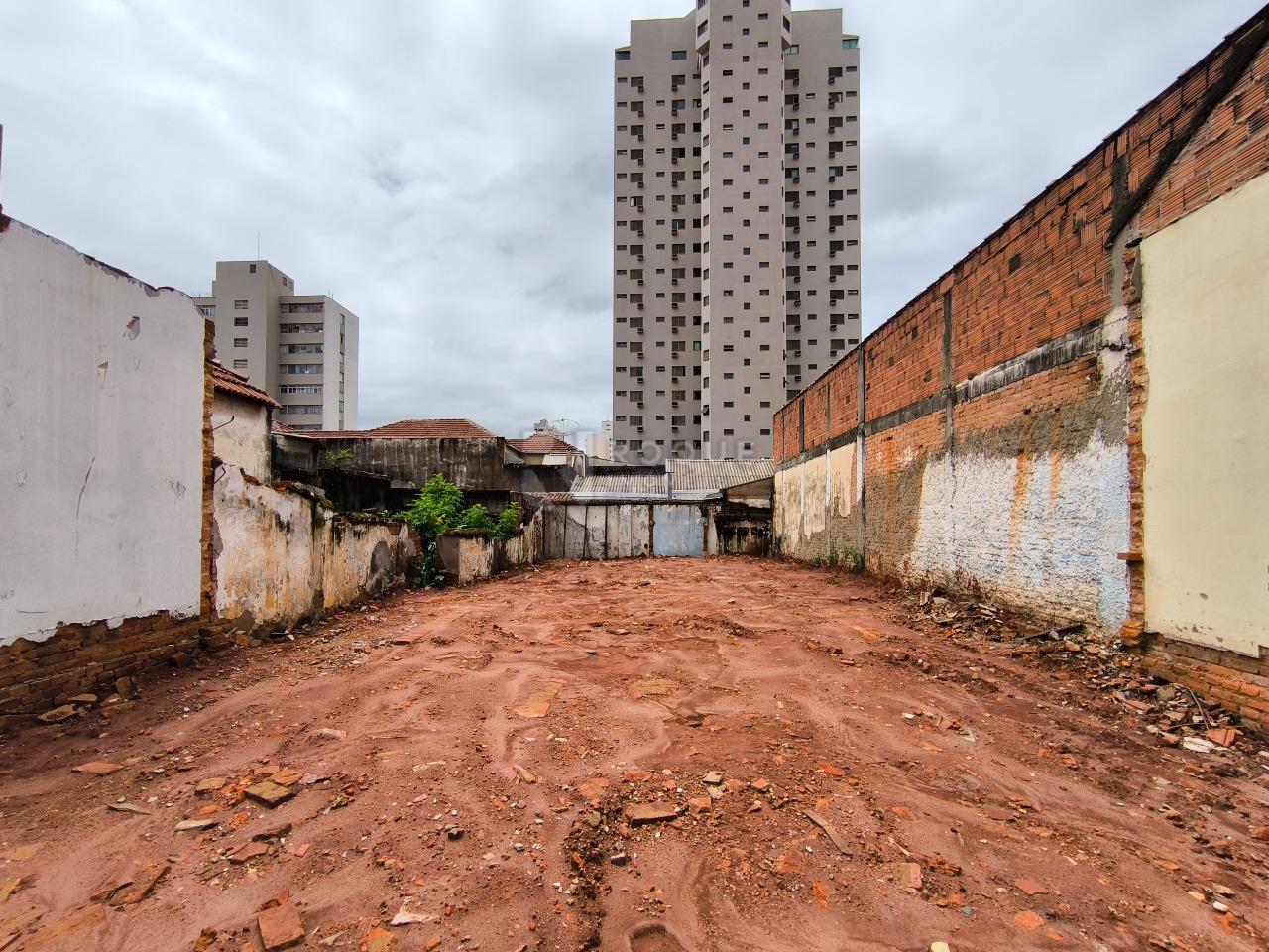 Terreno à venda no bairro Centro: 