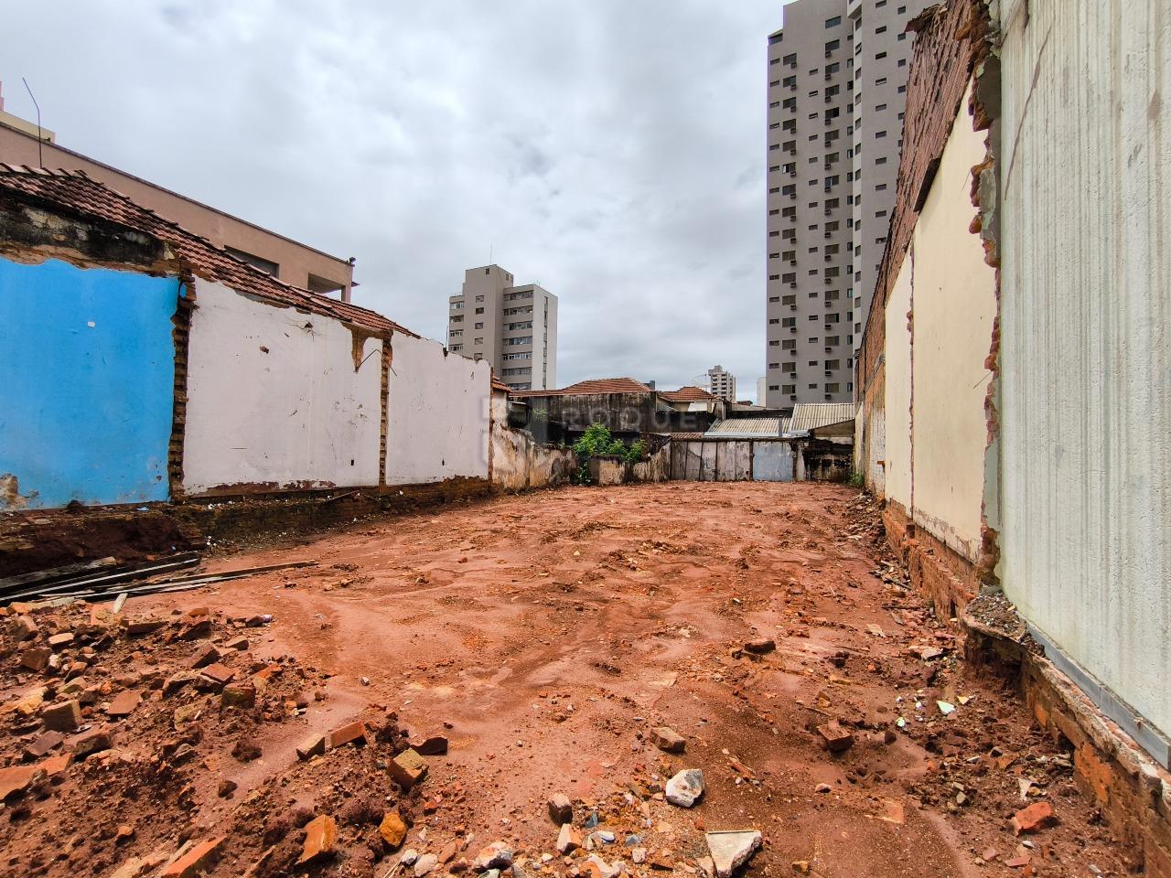 Terreno à venda no bairro Centro: 