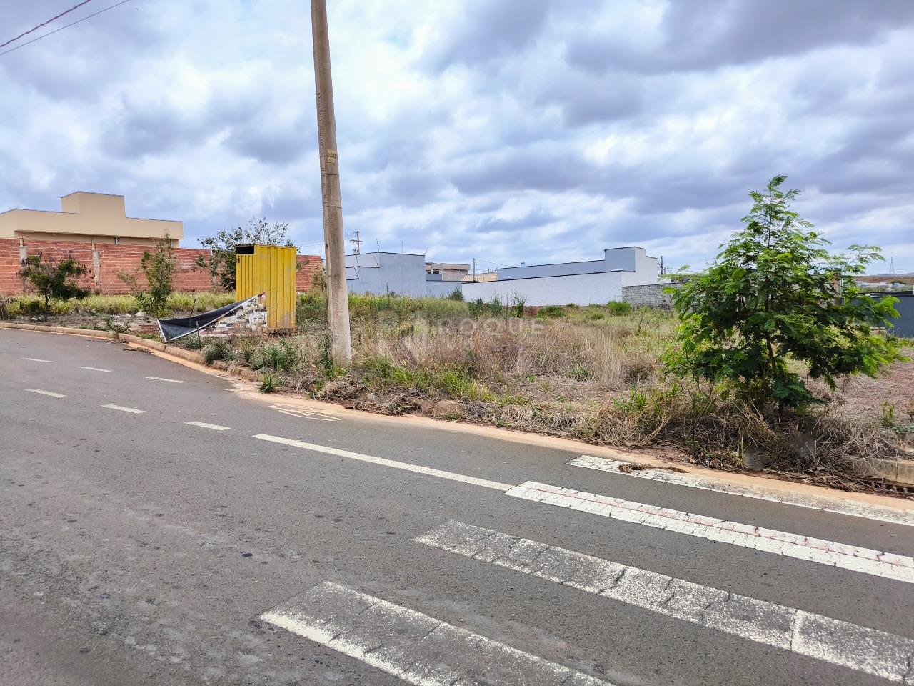 Terreno à venda no bairro Residencial Colinas do Engenho I: 