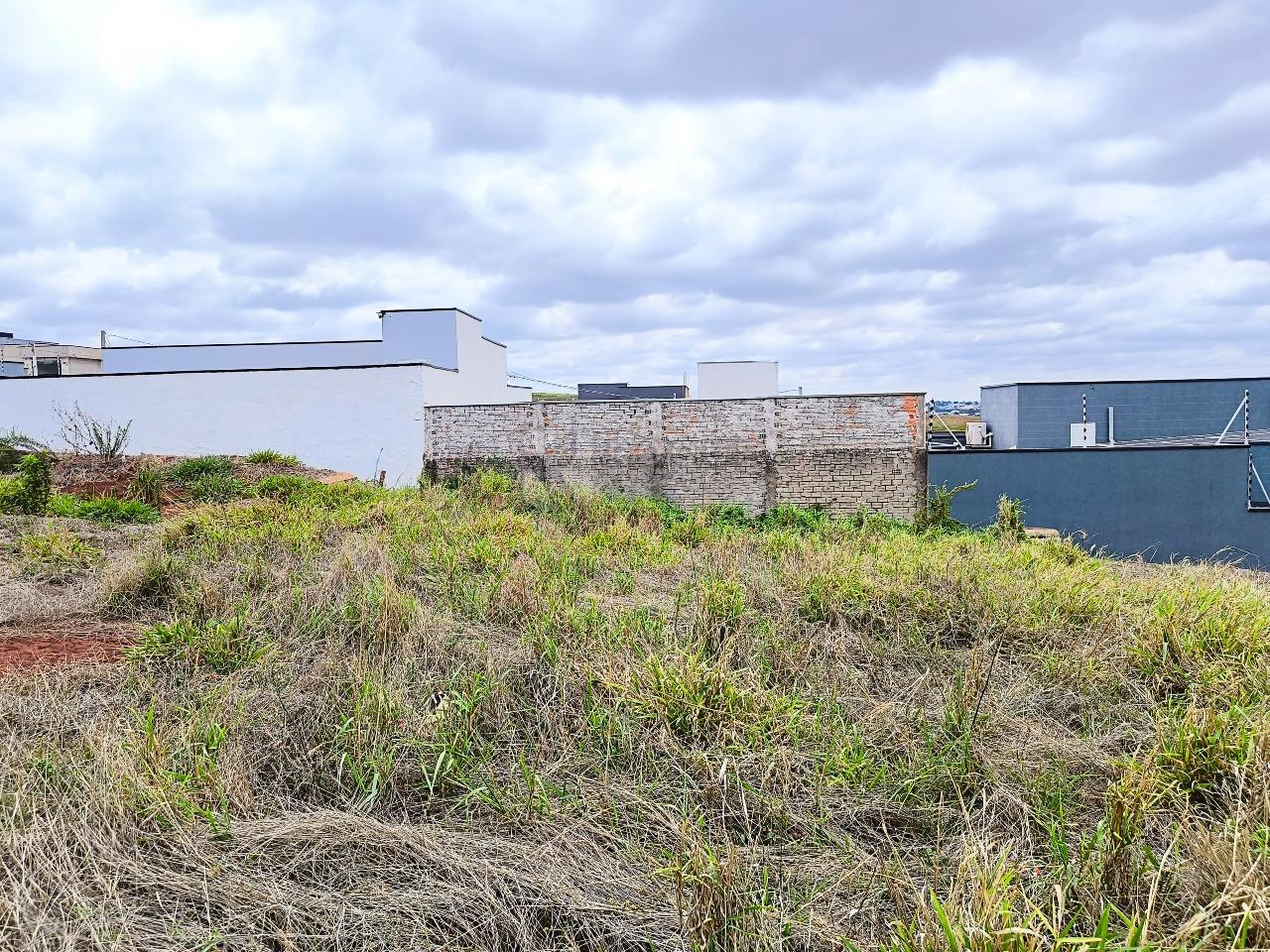 Terreno à venda no bairro Residencial Colinas do Engenho I: 