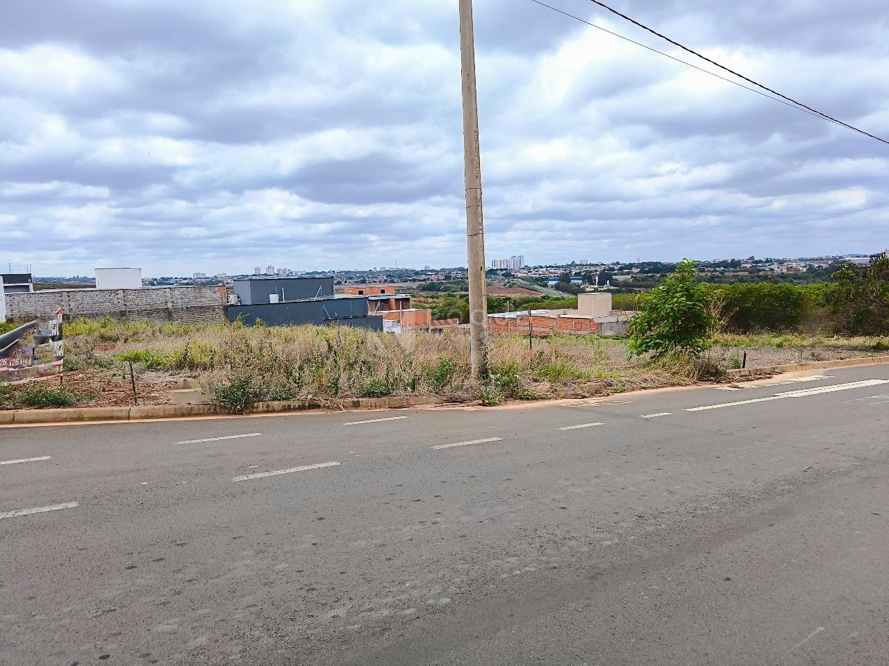 Terreno à venda no bairro Residencial Colinas do Engenho I: 