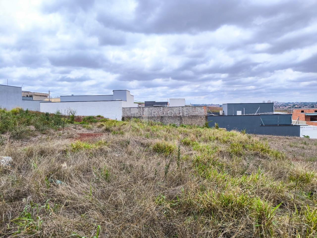 Terreno à venda no bairro Residencial Colinas do Engenho I: 