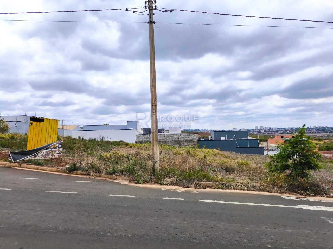 Terreno à venda no bairro Residencial Colinas do Engenho I: 