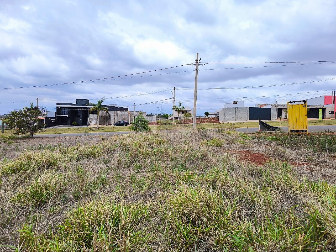 Terreno à venda no bairro Residencial Colinas do Engenho I: 
