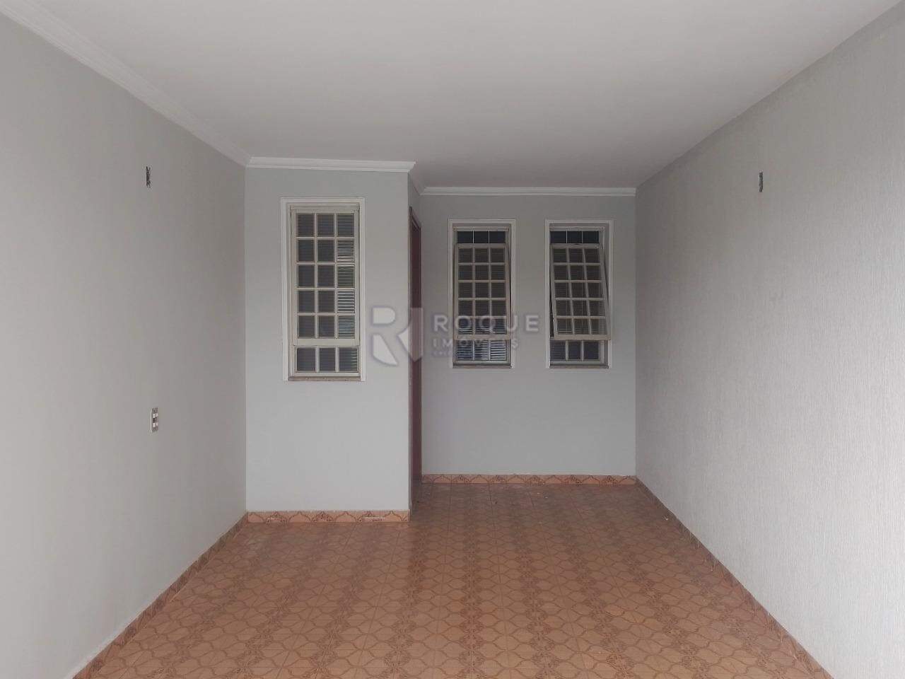 Casa com salão à venda no bairro Jardim Santo André: Garagem