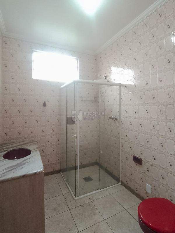 Casa com salão à venda no bairro Jardim Santo André: WC Social