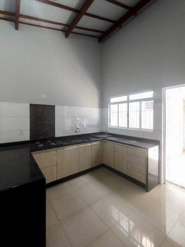 Casa com salão à venda no bairro Jardim Santo André: Cozinha