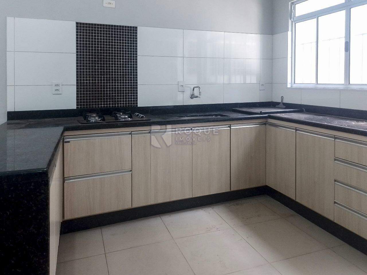 Casa com salão à venda no bairro Jardim Santo André: Cozinha